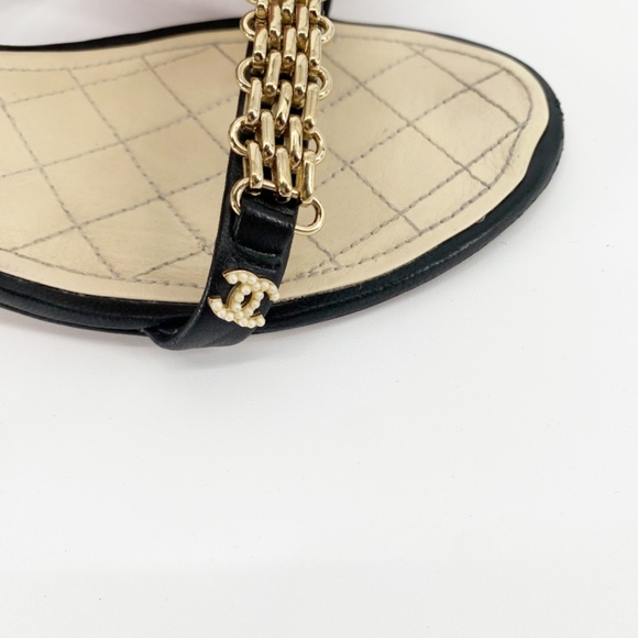 Chanel Black Quilted Leather Gold Chain Link CC Pearl Single Strap Sandals 40 - Picture 13 of 15